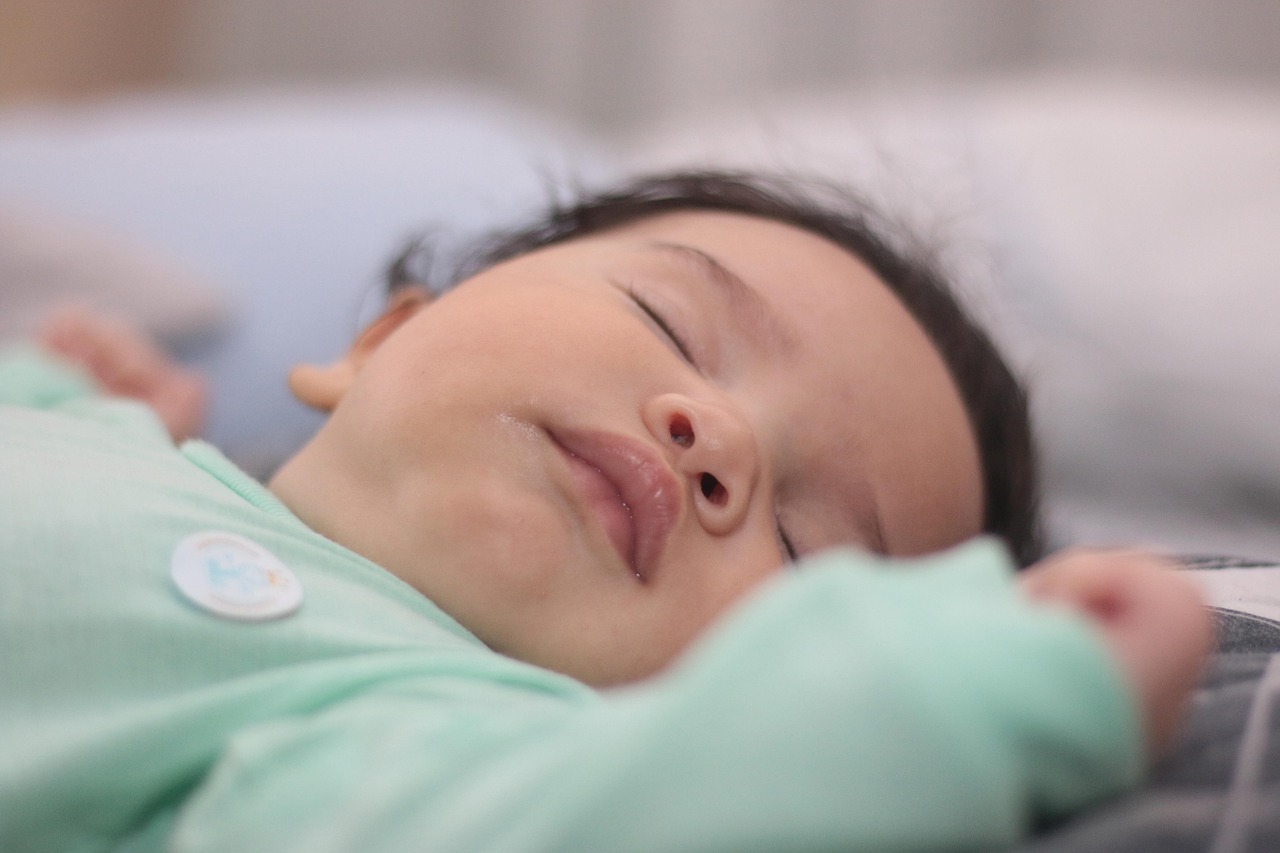 孩子睡觉时头发打湿的原因探究