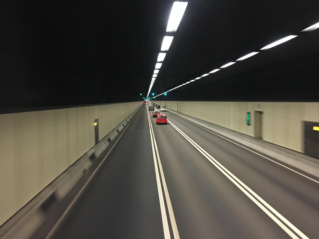 吴京车坏在高速公路，一次意外的旅程插曲与人生思考