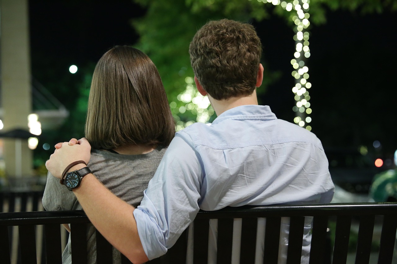 婆婆借钱为儿子买房，小两口需承担偿还责任吗？