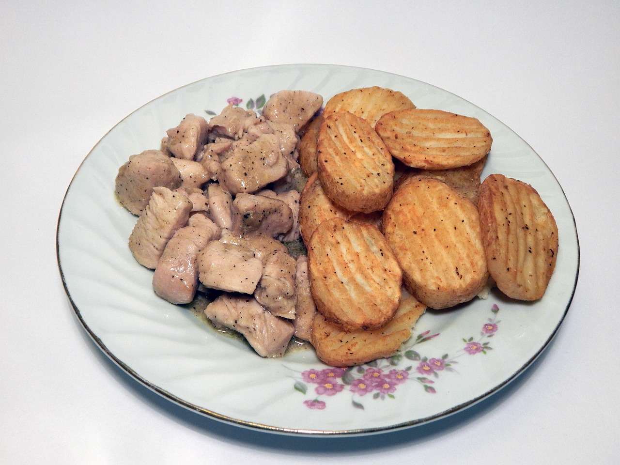土豆与馒头的升级吃法，探索美食与时事的新结合